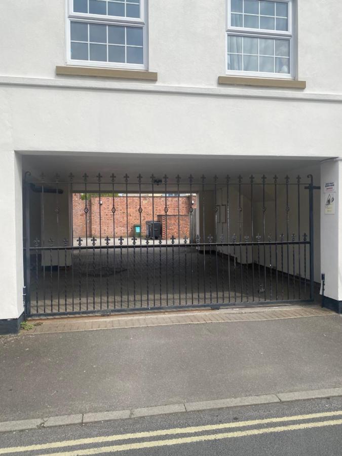 York Centre 2 Bedroom Renovated Flat, 8 Escrick Street Bagian luar foto